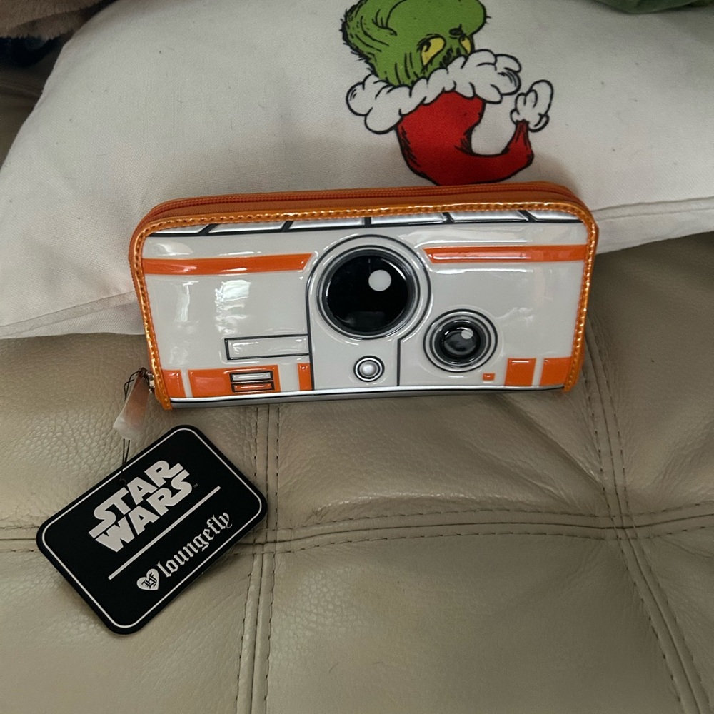 Loungefly Star Wars BB-8 wallet with heart logo